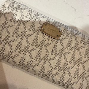 Michael kors zip wallet